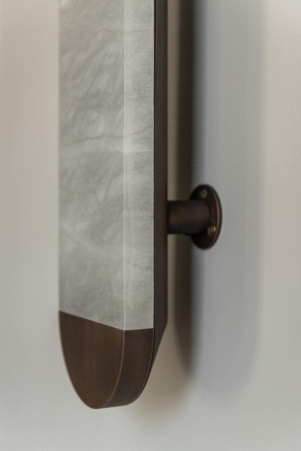 Ghost alabaster wall sconce-Jecanoli