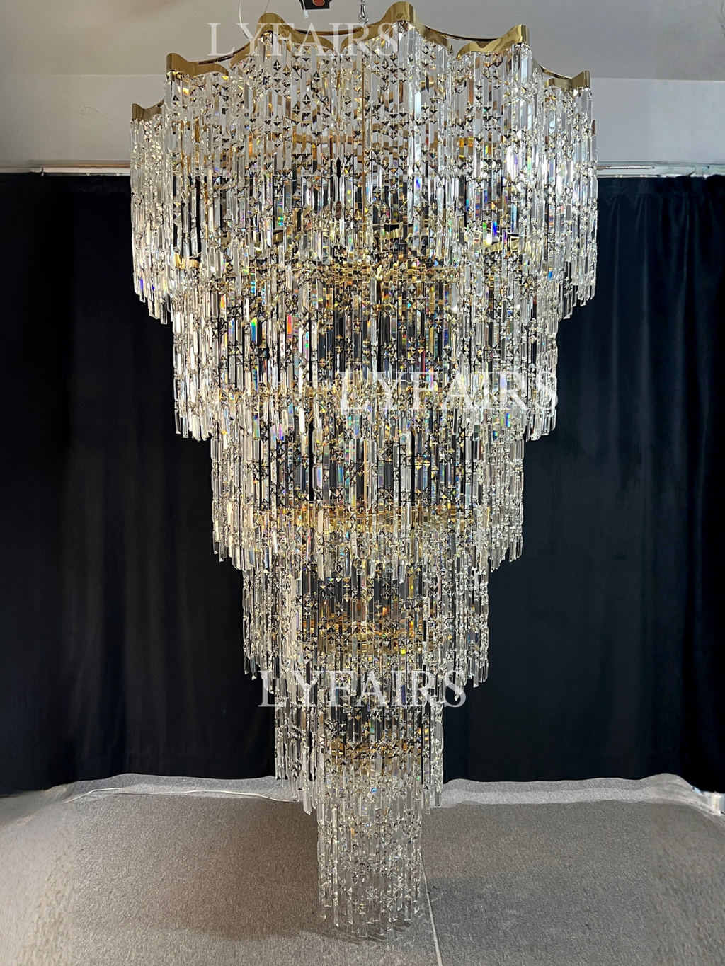 https://cdn.shopify.com/s/files/1/0554/8562/8591/files/LYFAIRSOversizedEuropeanMulti-layersGoldenLuxuryCrystalChandelierVillaHigh-ceilingFoyer_1.png?v=1775719722