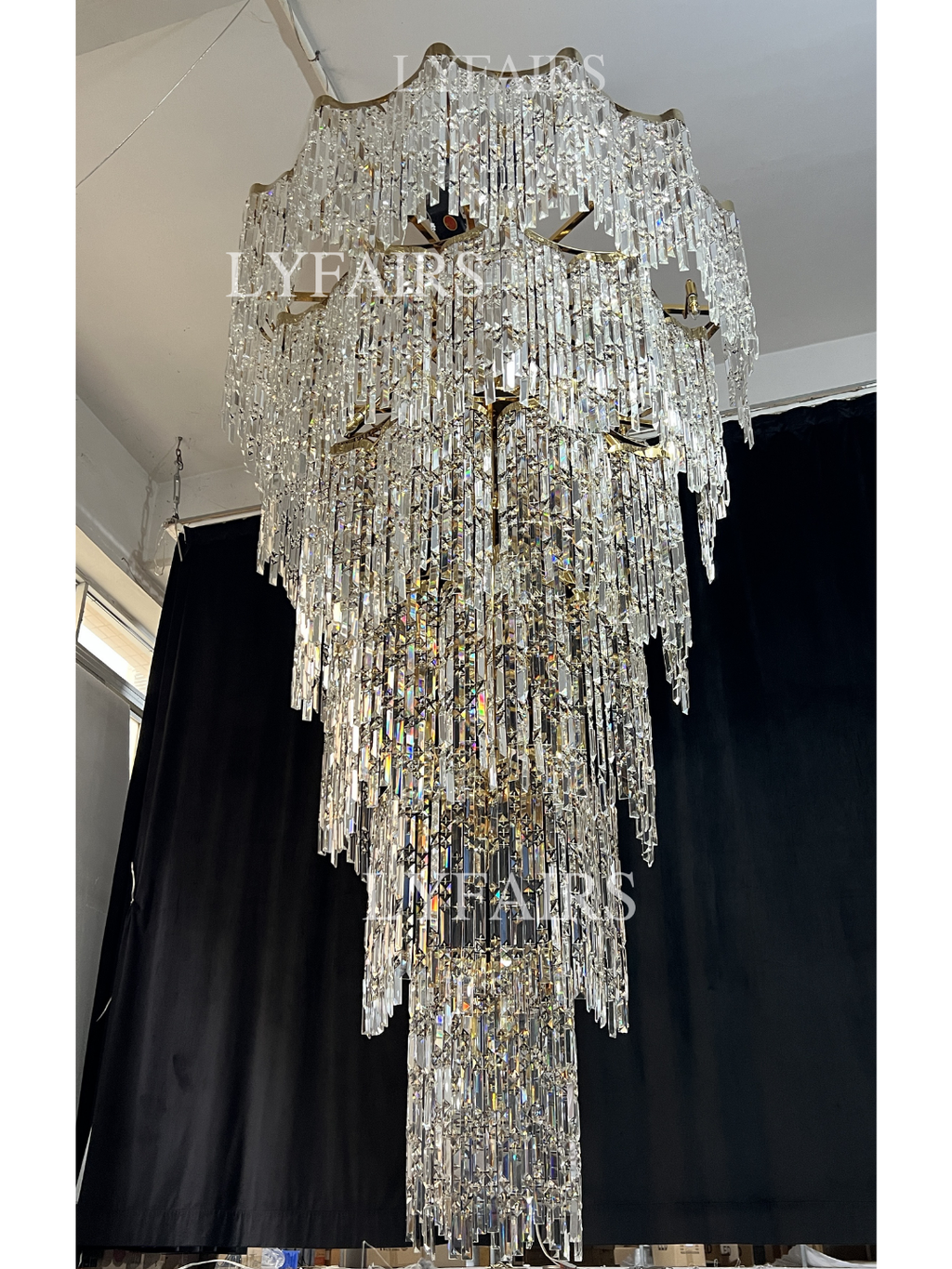 https://cdn.shopify.com/s/files/1/0554/8562/8591/files/LYFAIRSOversizedEuropeanMulti-layersGoldenLuxuryCrystalChandelierVillaHigh-ceilingFoyer_3.png?v=1775719722