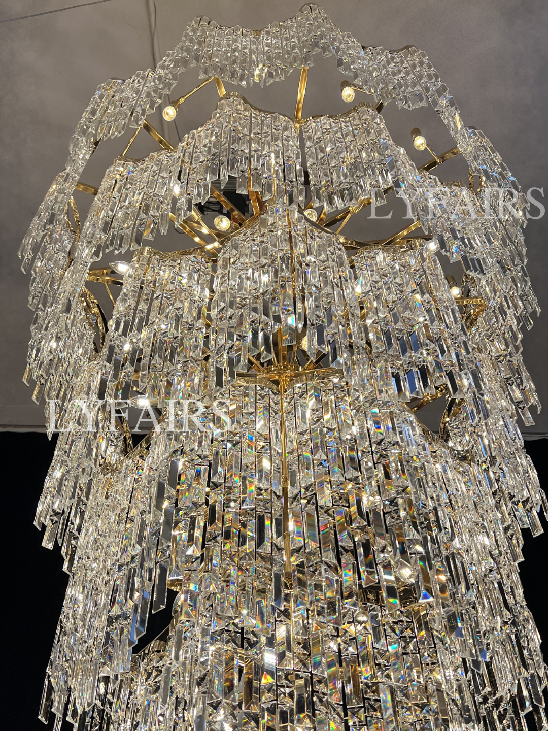 https://cdn.shopify.com/s/files/1/0554/8562/8591/files/LYFAIRSOversizedEuropeanMulti-layersGoldenLuxuryCrystalChandelierVillaHigh-ceilingFoyer_4.png?v=1775719722