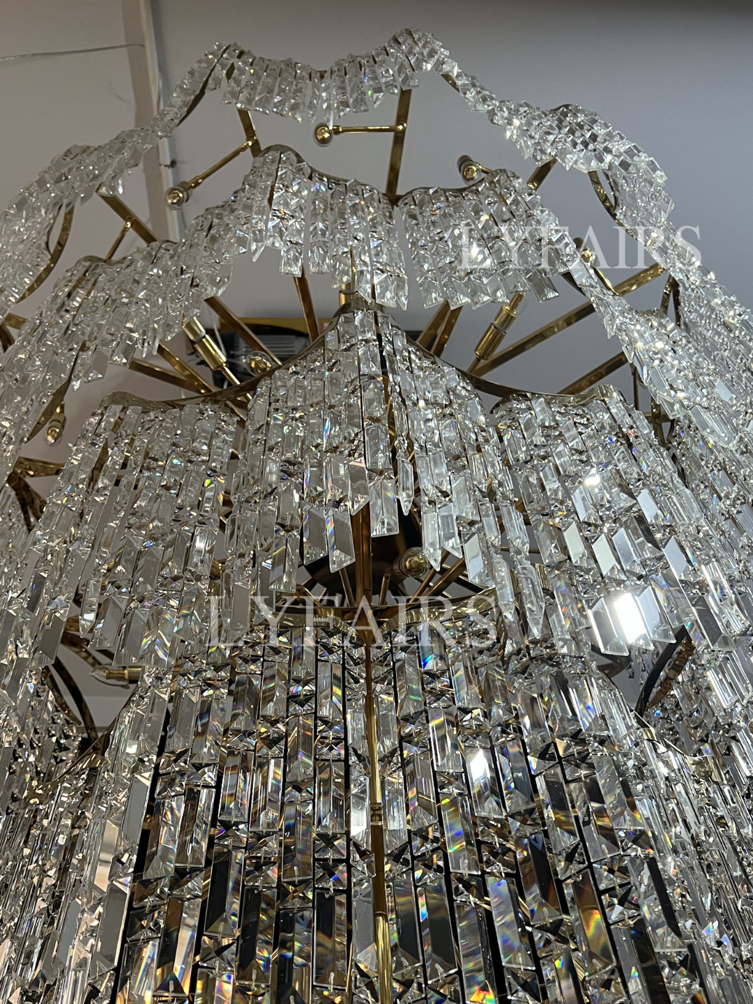 https://cdn.shopify.com/s/files/1/0554/8562/8591/files/LYFAIRSOversizedEuropeanMulti-layersGoldenLuxuryCrystalChandelierVillaHigh-ceilingFoyer_5.png?v=1775719722