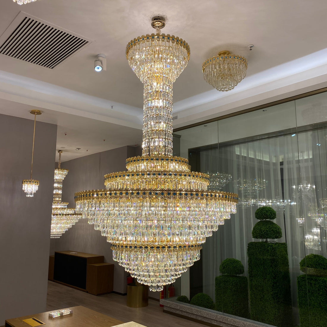 https://cdn.shopify.com/s/files/1/0554/8562/8591/files/Luxury_Extra_Large_Conical_Funnel_Crystal_Chandelier_with_Sapphire_for_High-celling1.png?v=1739934165