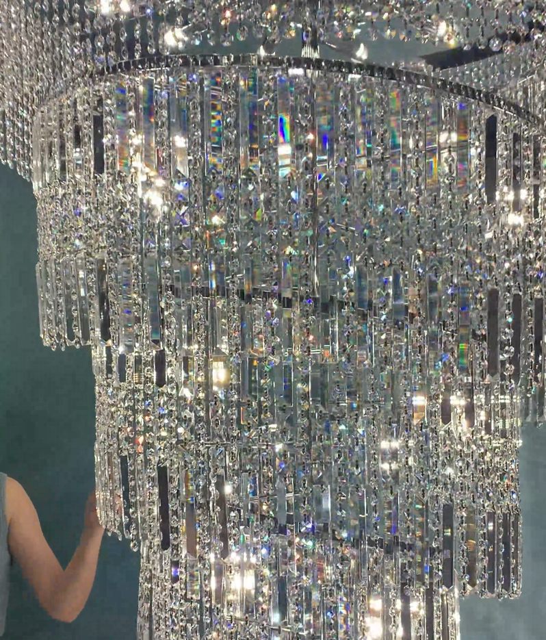 https://cdn.shopify.com/s/files/1/0554/8562/8591/files/Modern_Crystal_Tassel_Chandelier_For_Foyer_Staircase_2.png?v=1775619528