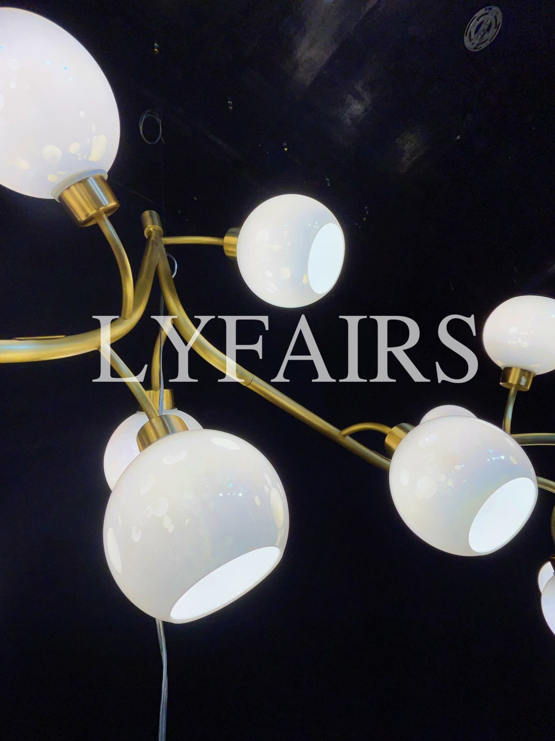 https://cdn.shopify.com/s/files/1/0554/8562/8591/files/lyfairsModernHandblownGlassGlobesBranchChandelier_2.jpg?v=1773475187
